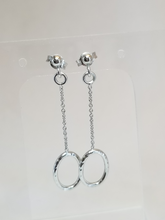 Load image into Gallery viewer, 14k Hammered Circle Chain earrings
