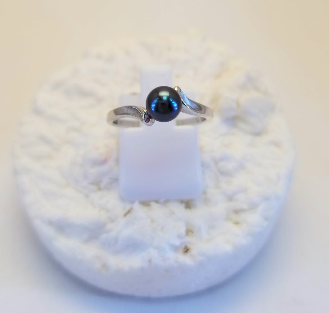 Black Pearl Ring In 14k White Gold