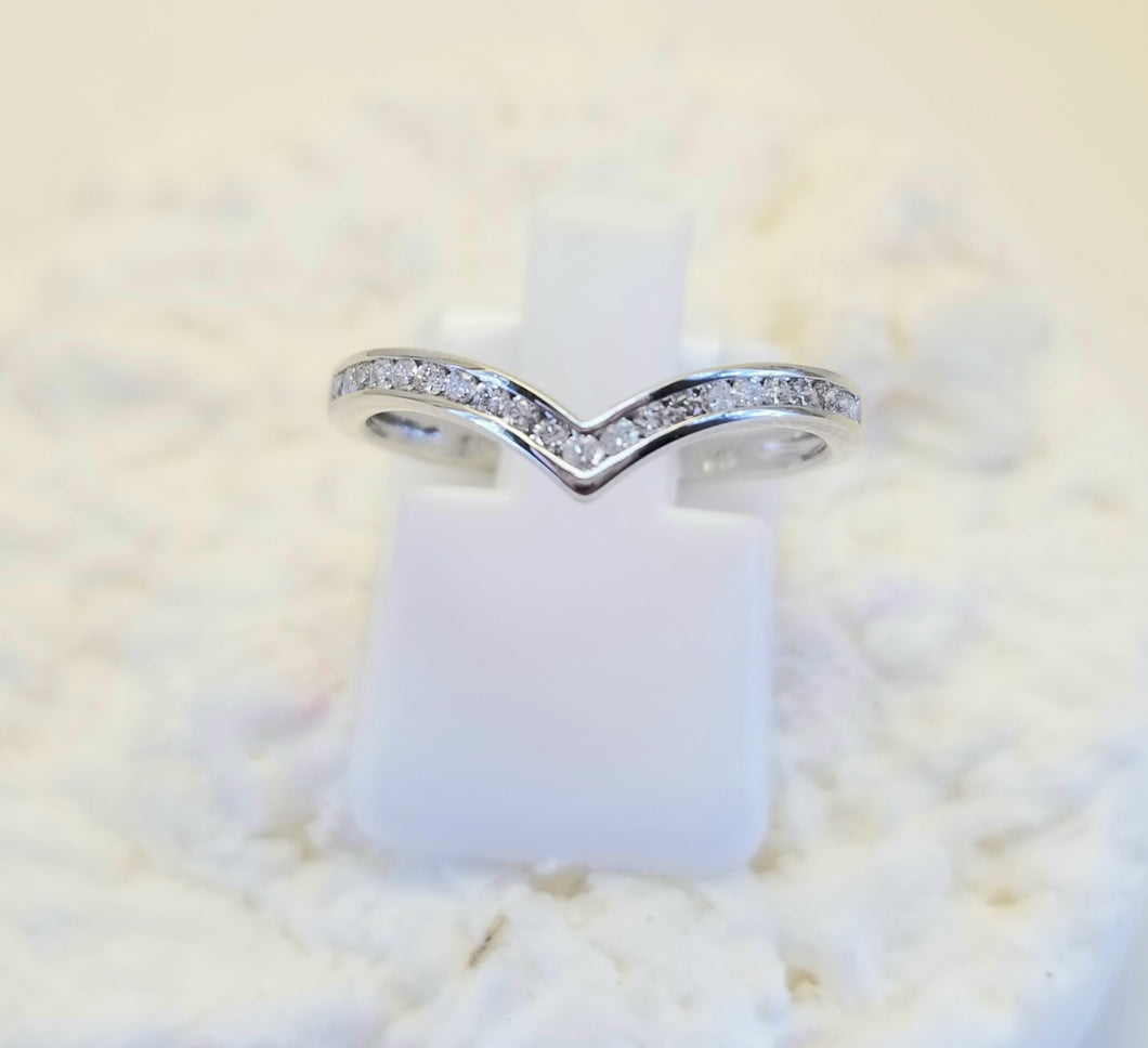 14k White Gold & Diamond V Ring